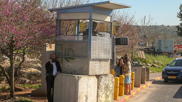 Защищенный пост на перекрестке Ариэль. Фото: Ярив Кац