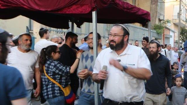 Раввин Этингер на открытии синагоги в Тель-Авиве, 2018 год. Фото: Моти Кимхи