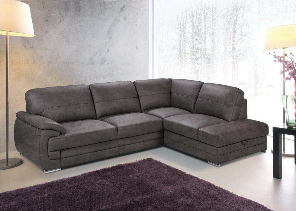 Диван Garda выглядит солидно и зрительно увеличивает гостиную