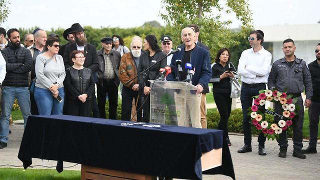 Olmert eulogizing Eitan