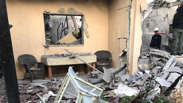 Разрушенный ракетой дом. Фото: Коби Тамам, Служба пожарной охраны
