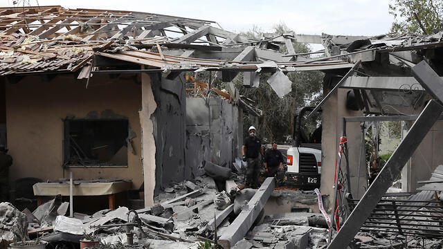 The house in Mishmeret demolished by the rocket (צילום: EPA) The house in Mishmeret demolished by the rocket