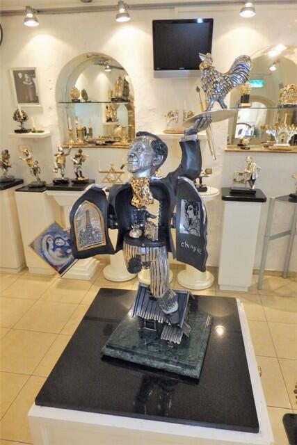 В галерее скульптора в Яффо. Фото автора