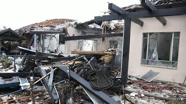 Последствия ракетного обстрела. Фото: Яир Саги