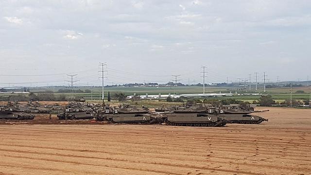 ЦАХАЛ на пути к границе с Газой. Фото: Йоав Зейтун