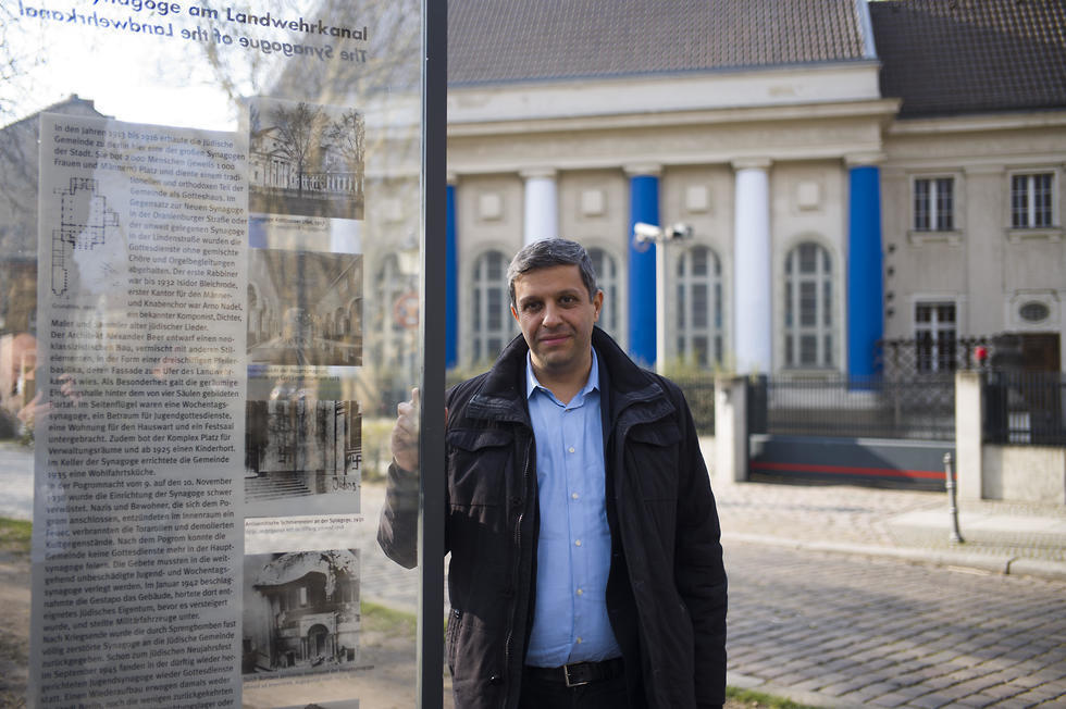 Palestinian-German politician Raed Saleh poses for a photo near a remembrance plaque (Photo: AP) Palestinian-German politician Raed Saleh poses for a photo near a remembrance plaque