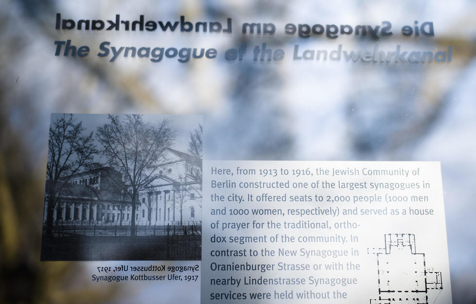 Remembrance plaque