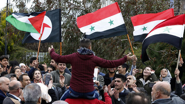 Syrians wave national flags as well as a Palestinain (L) and Syrian Social Nationalist Party (SSNP) (2 L) flags in the town of Quneitra in the Syrian Golan Heights (Photo: AFP) Syrians wave national flags as well as a Palestinain (L) and Syrian Social Nationalist Party (SSNP) (2 L) flags in the town of Quneitra in the Syrian Golan Heights