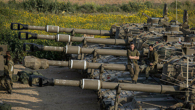 IDF tanks on the Gaza border (Photo: AP)