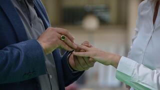 תמר זנדברג ובן זוגה אורי זכי בחתונה אזרחית