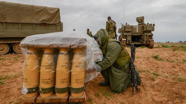 ЦАХАЛ занимает позиции у границы с Газой. Фото: Ави Роках