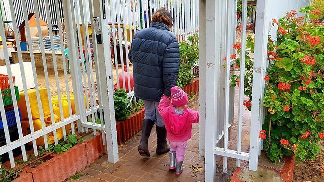 Children return to school (צילום: רועי עידן) Children return to school
