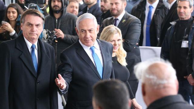 Президент Бразилии Жаир Болсонару и премьер-министр Израиля Биньямин Hетаниягу в аэропорту Бен-Гурион. Фото: AFP