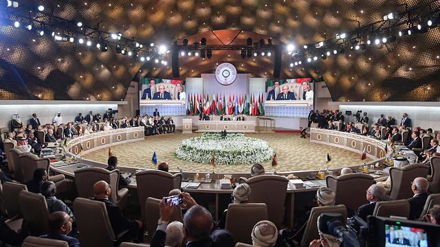 Tunisian President Beji Caid Essebsi (C) chairs a session of the 30th Arab League summit in the Tuni (Photo: AFP) Tunisian President Beji Caid Essebsi (C) chairs a session of the 30th Arab League summit in the Tuni