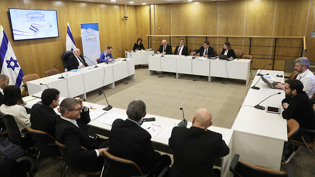 Заседание Центризбиркома. Фото: Охад Цвайгенберг