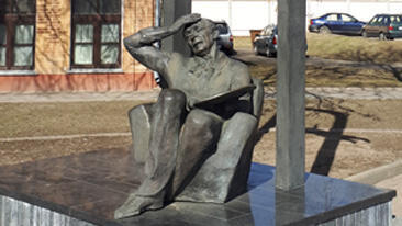 Один из памятников Шагалу