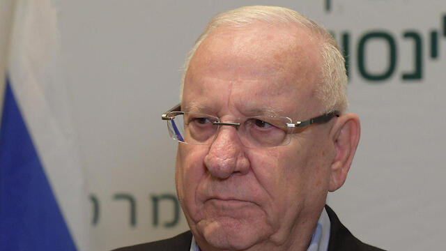 Ривлин в больнице "Бейлинсон". Фото: Амос Бен Гершом, GPO