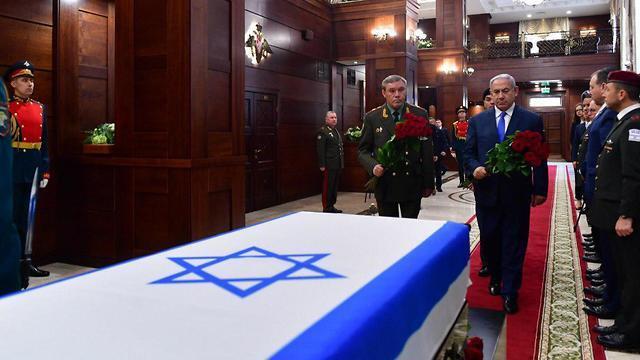 Prime Minister Benjamin Netanyahu at a memorial service for Zachary Baumel in Moscow (Photo: GPO) (צילום: קובי גדעון, לע״מ) Prime Minister Benjamin Netanyahu at a memorial service for Zachary Baumel in Moscow (Photo: GPO)