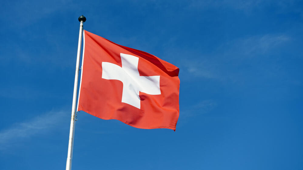 Флаг Швейцарии (Фото: shutterstock) דגל שוויץ