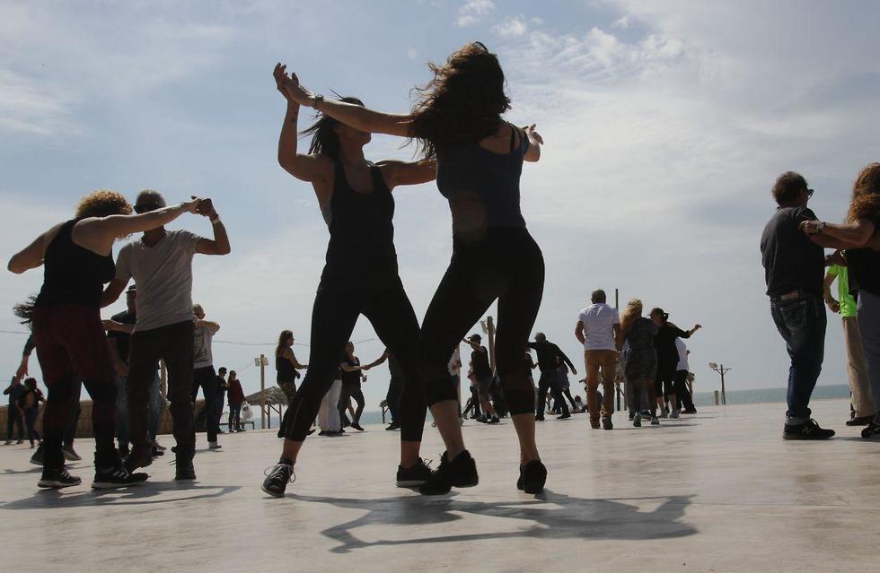 Пляж в Ришон ле-Ционе. Фото: Ави Муалем (צילום: אבי מועלם) Пляж в Ришон ле-Ционе. Фото: Ави Муалем