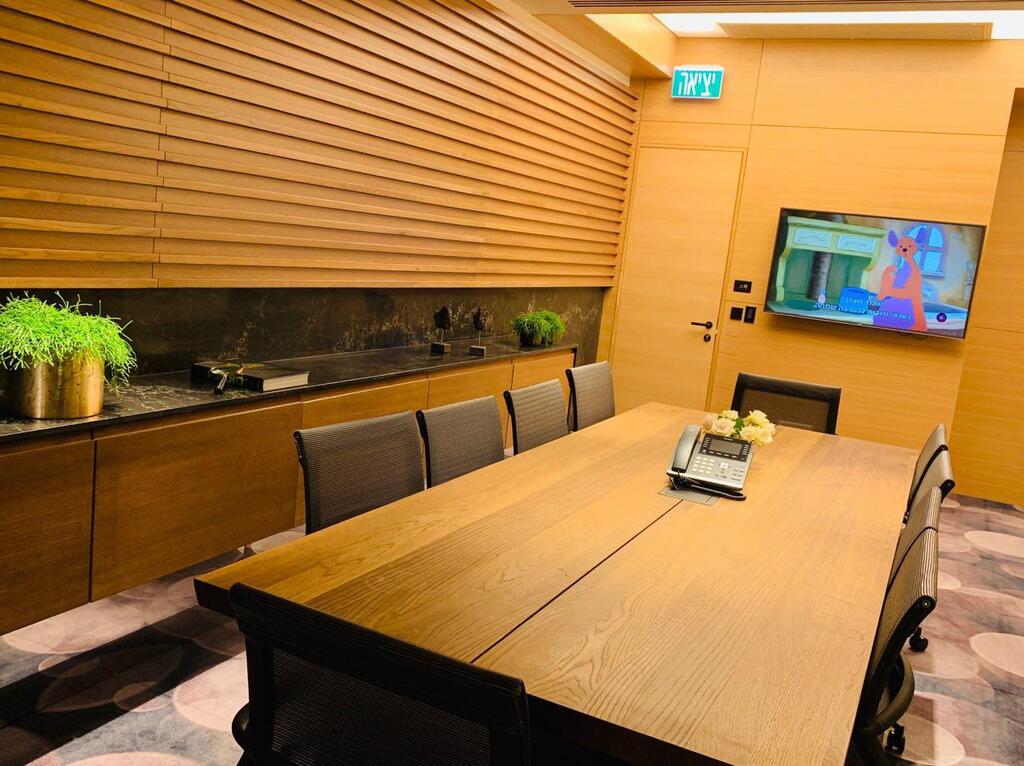 Переговорная комната в VIP-терминале аэропорта Бен-Гурион