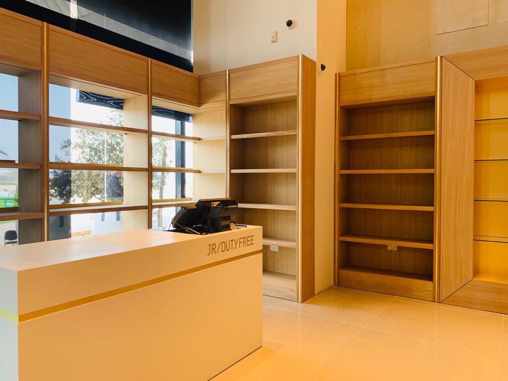 Торговый зал в VIP-терминале аэропорта Бен-Гурион