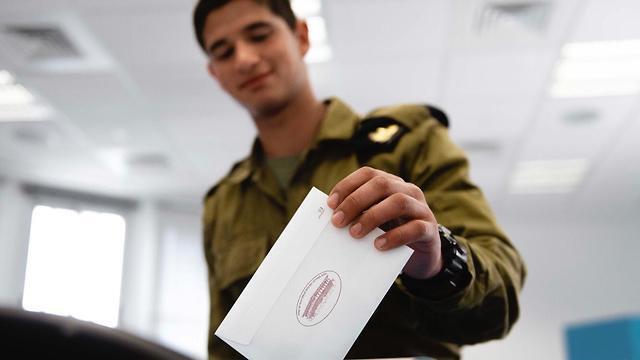 Soldier votes at IDF base
