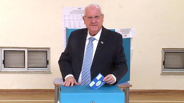 Голосует президент Израиля Реувен Ривлин. Фото: ЛААМ