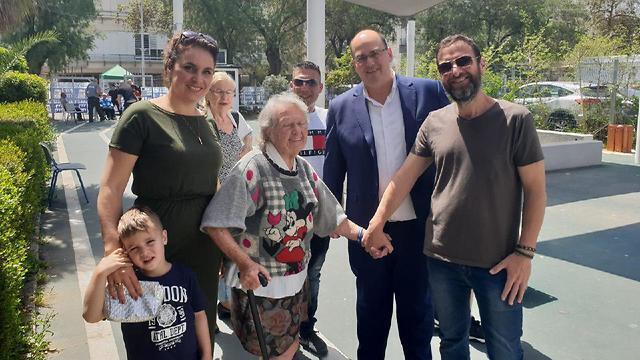 Zina Bar-Ness, 86, going to cast her vote 