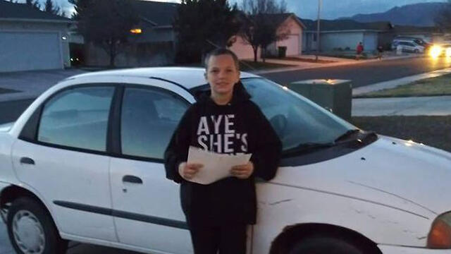 Уильямс Престон со своим подарком для любимой мамы