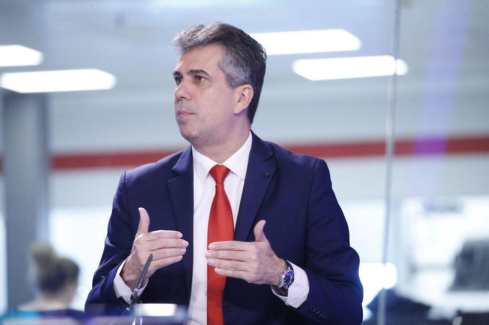 Minister Eli Cohen talks to Ynet (צילום: מוטי קמחי) Minister Eli Cohen talks to Ynet