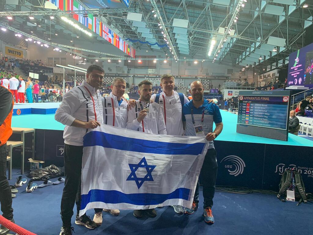 Андрей Медведев после награждения. Фото: федерация гимнастики (צילום: איגוד ההתעמלות) Андрей Медведев после награждения. Фото: федерация гимнастики