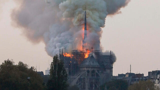 Пожар в соборе Парижской Богоматери. Фото: AFP