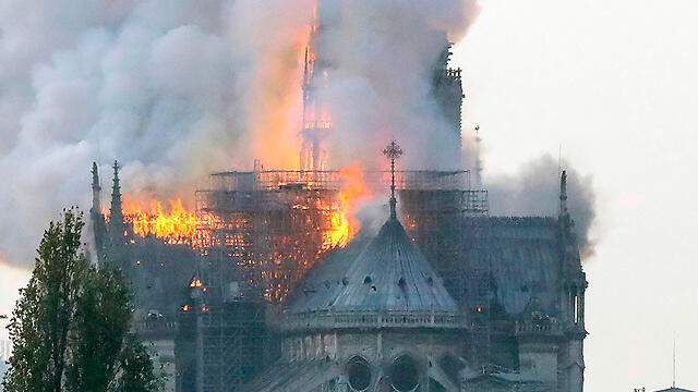 Пожар в соборе Парижской Богоматери. Фото: AFP