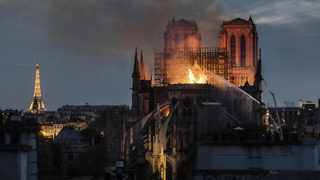 Notre Dame on fire (Photo: Getty)