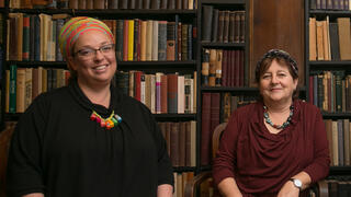 משמאל: שתיים מהרבניות שעתרו, רחל קרן ושרה סגל כץ