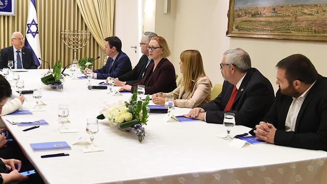 Президент Ривлин во время встречи с представителями НДИ. Фото: Марк Найман, GPO