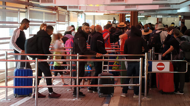 Очередь на КПП Таба. Фото: Меир Охайон (צילום: מאיר אוחיון) Очередь на КПП Таба. Фото: Меир Охайон