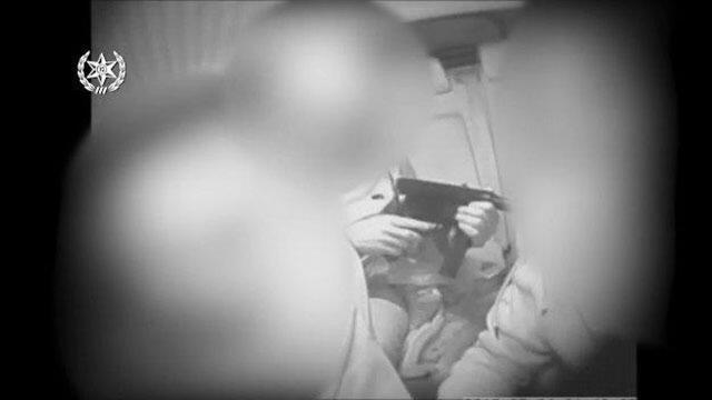 Кадры скрытой камеры внутри автомобиля агента. Фото: полиция