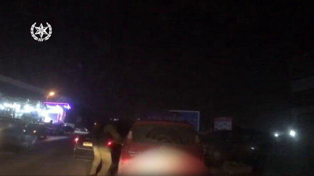 Момент захвата машины с агентом и подозреваемыми. Фото: полиция