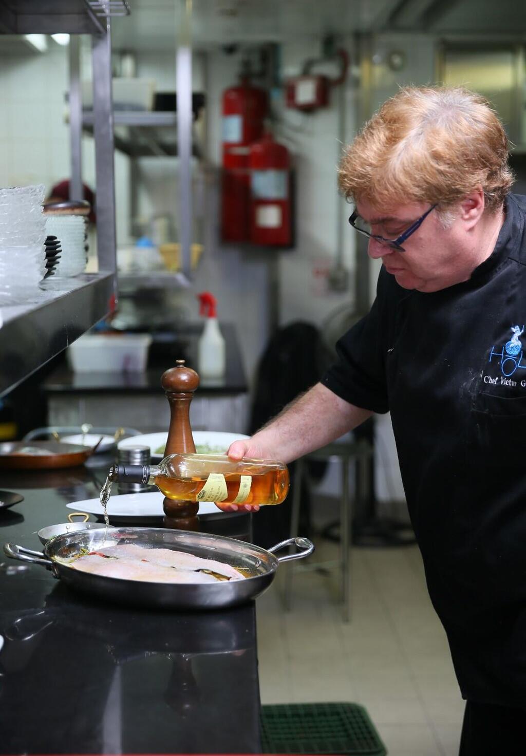 Виктор Глогер в ресторане Hola. Фото: Ярон Бренер (צילום: ירון ברנר) Виктор Глогер в ресторане Hola. Фото: Ярон Бренер