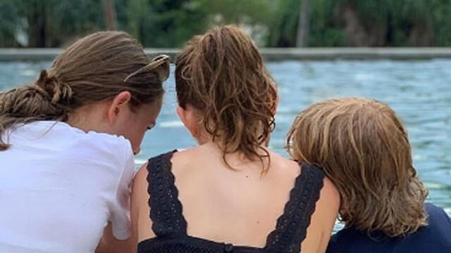 Последняя фотография. Астрид, Агнесс и Альфред Повлсенnullnull Последняя фотография. Астрид, Агнесс и Альфред Повлсен