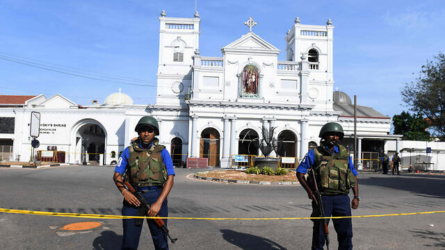 Security forces at the site of one of the bombings (צילום: AFP) Security forces at the site of one of the bombings