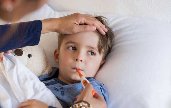 'Don't focus only on the fever' (Photo: Shutterstock) ילד חולה אילוסטרציה
