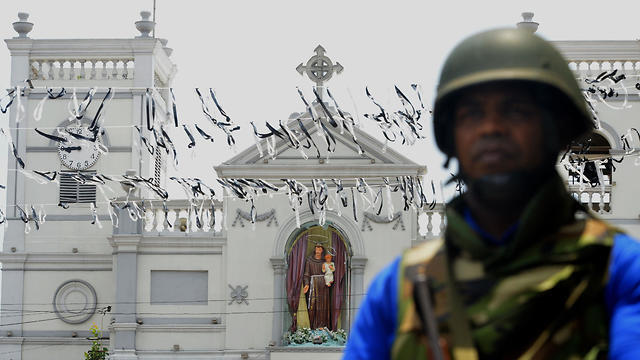 Sri Lanakan soldier stands guard outside St. Anthony's Shrine in Colombo on April 25, 2019 (Photo: AFP) Sri Lanakan soldier stands guard outside St. Anthony's Shrine in Colombo on April 25, 2019