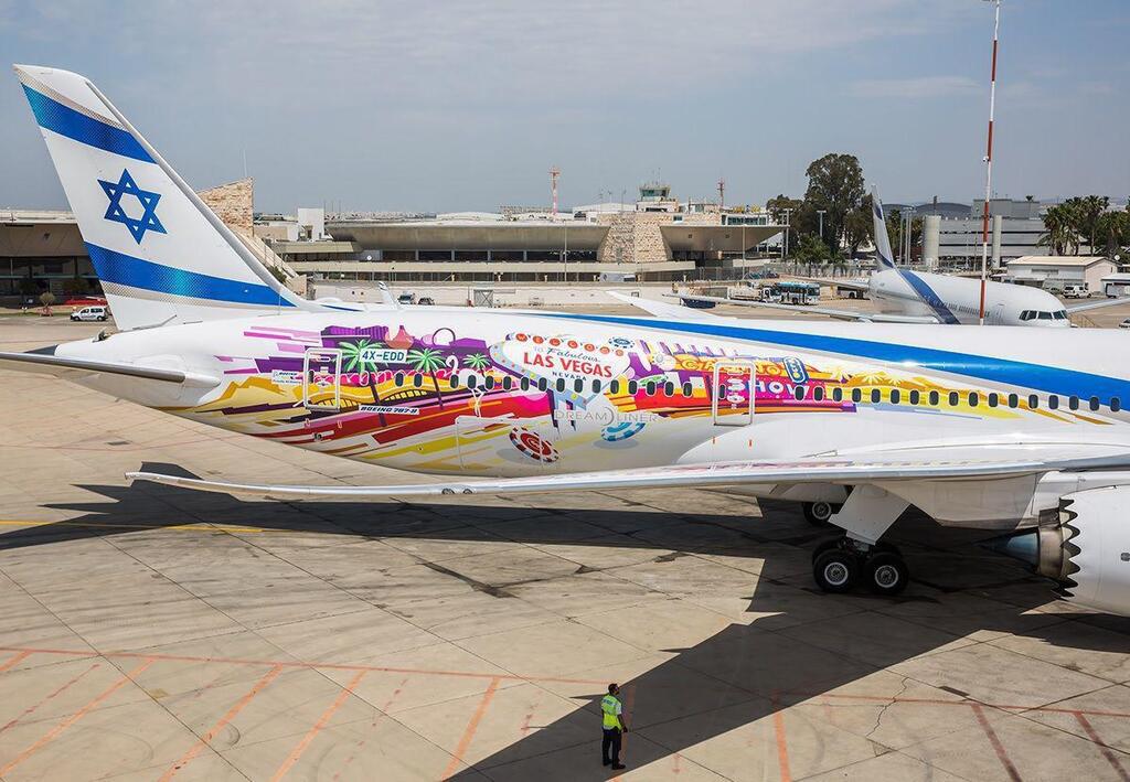 מטוס אל על עם איורים של לאס וגאס סן פרנסיסקו (צילום: יוחאי מוסי ובר סטפנסקי) מטוס אל על עם איורים של לאס וגאס סן פרנסיסקו