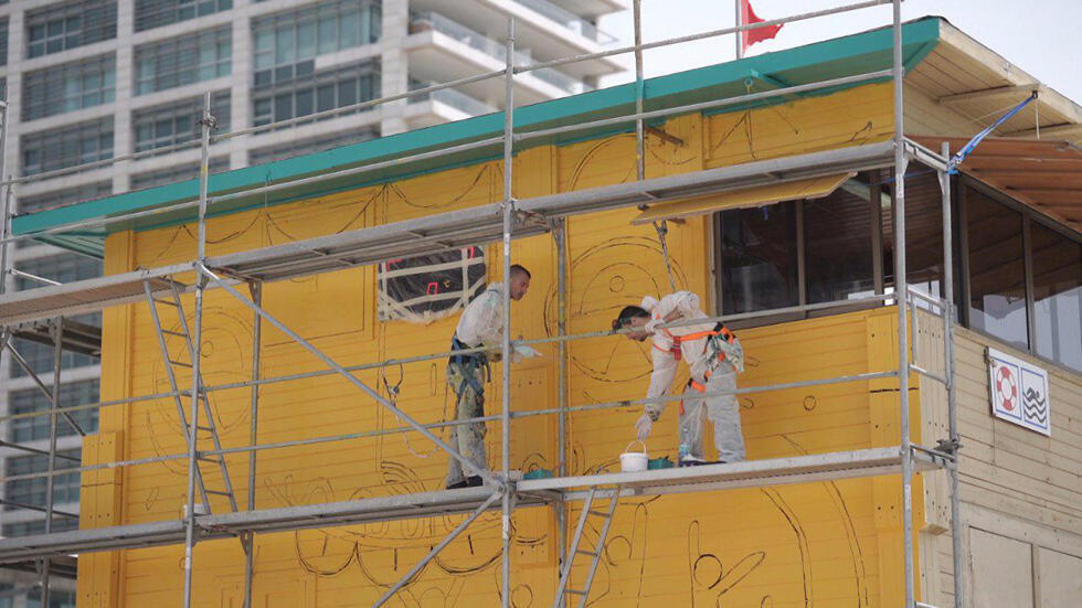 Будка спасателя на пляже в Тель-Авиве. Фото: Барак Бринкер