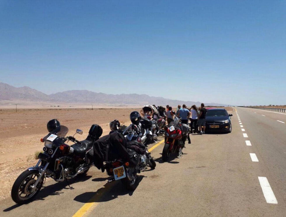 Путь пролегает в том числе по пустыне. Фото: Вахтанг Цинцадзе (Мотопробег Победа. Фото: Вахтанг Цинцадзе) Путь пролегает в том числе по пустыне. Фото: Вахтанг Цинцадзе