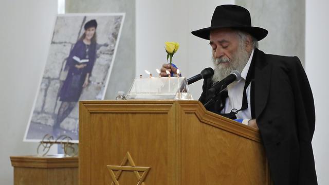 Rabbi Yisroel Goldstein presided over the memorial service