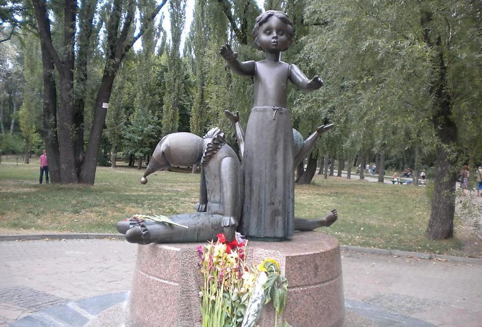 Одна из скульптур в Бабьем Яруnullnull Одна из скульптур в Бабьем Яру